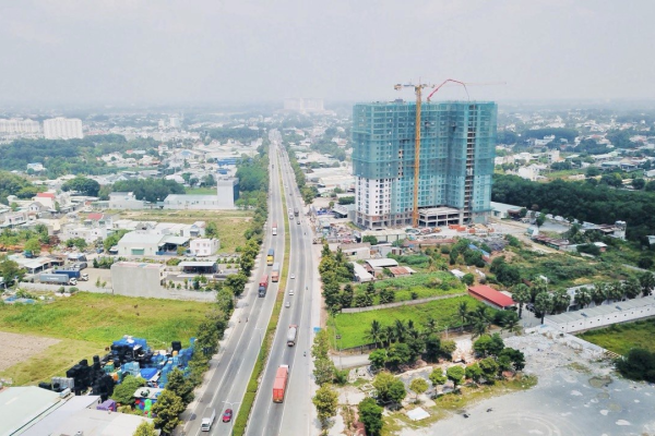 Chung cư Minh Quốc Plaza cất nóc, góp phần phát triển đô thị Bình Dương